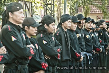 Tradisi & Ujian Tenaga Dalam Tahta Mataram JABODETABEK Tradisi & Ujian Tenaga Dalam Tahta Mataram JABODETABEK