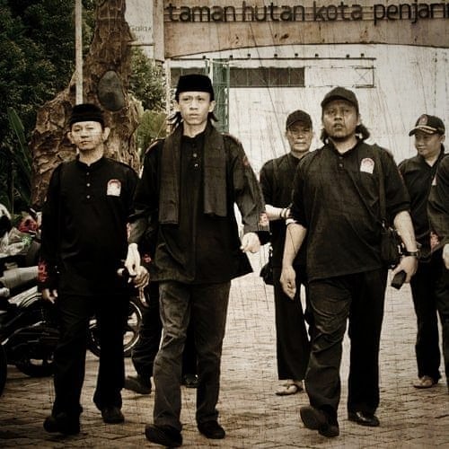 Ki Aryo Wisanggeni ketika menyandang Selendang Hitam