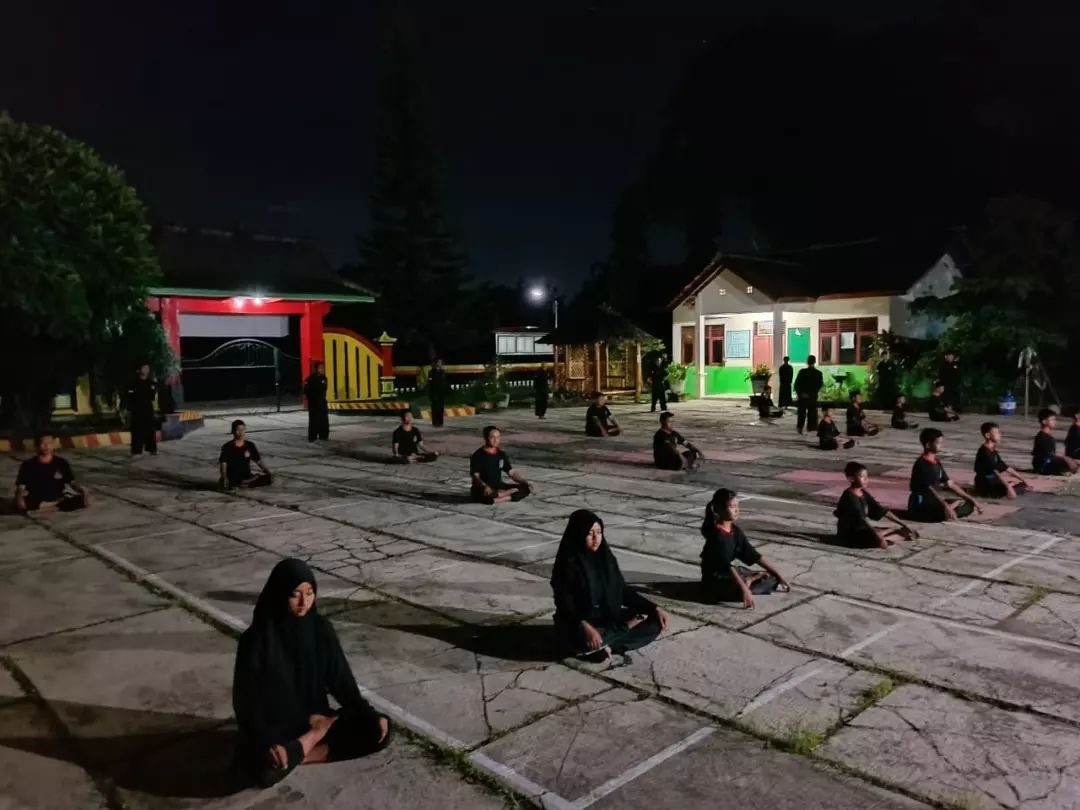 Tradisi Kenaikan Tingkat TM Divisi Kertadhikara Wilayah Brana Samadhi Tradisi Kenaikan Tingkat TM Divisi Kertadhikara Wilayah Brana Samadhi